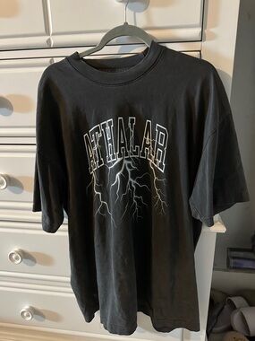Crescent city (book series) merch